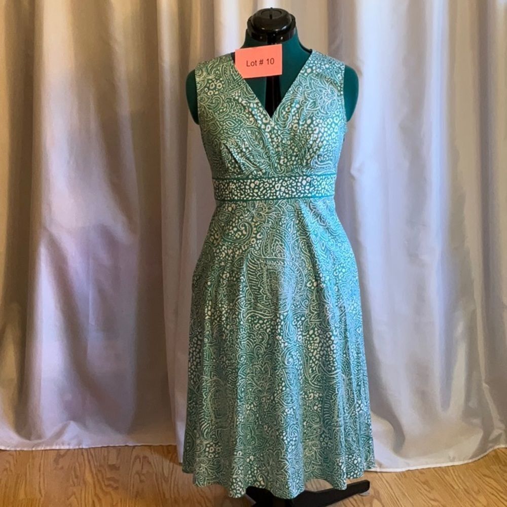 NWOT CROFT & BARROW lightweight sleeveless dress in size 8 with stretch